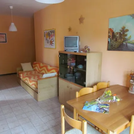 Relaxing Flat For 5 In A Modern Apartamento Bibione